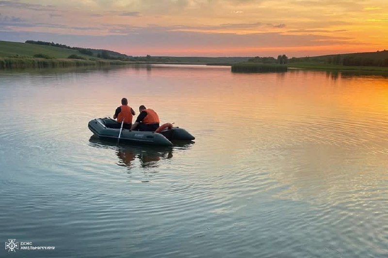 📍Тіло 31-річного чоловіка дістали водолази з річки Уж у Коростені на Житомирщині! 📍Тіло 31-річного чоловіка дістали водолази з річки Уж у Коростені на Житомирщині!