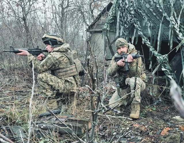 🇺🇦⚓У Морській піхоті ти не питаєш, чи варто допомагати. Ти просто підставляєш плече 🇺🇦⚓У Морській піхоті ти не питаєш, чи варто допомагати. Ти просто підставляєш плече