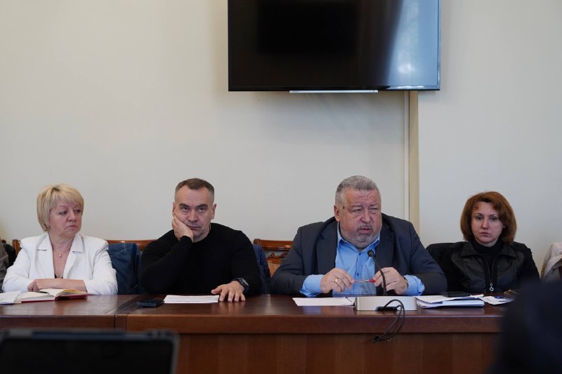 Зібрав керівників ключових медустанов і представників профільного управління ОДА Зібрав керівників ключових медустанов і представників профільного управління ОДА