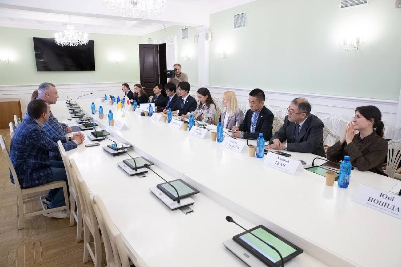 Зустрівся у столичній мерії з делегацією Японського агентства міжнародного співробітництва JICA на чолі зі старшою віце-президенткою Юко Міцуї. Зустрівся у столичній мерії з делегацією Японського агентства міжнародного співробітництва JICA на чолі зі старшою віце-президенткою Юко Міцуї.