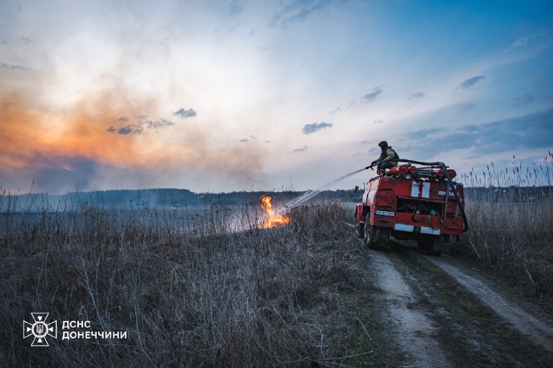 🔥росіяни обстріляли Донеччину!
На околицях селища Ярова Краматорського району спалахнули численні осередки пожежі 🔥росіяни обстріляли Донеччину!
На околицях селища Ярова Краматорського району спалахнули численні осередки пожежі