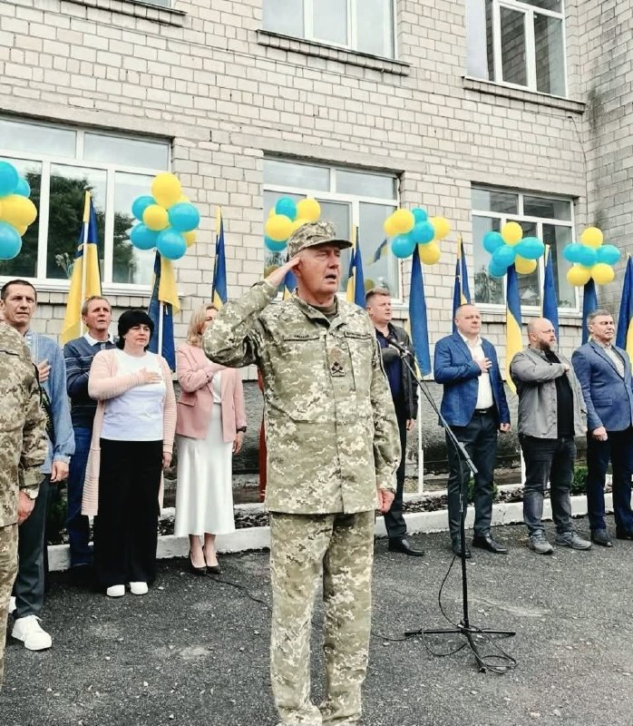 Усі 36 випускників Луганського обласного ліцею із посиленою військово-фізичною підготовкою планують вступити до військових вишів Усі 36 випускників Луганського обласного ліцею із посиленою військово-фізичною підготовкою планують вступити до військових вишів