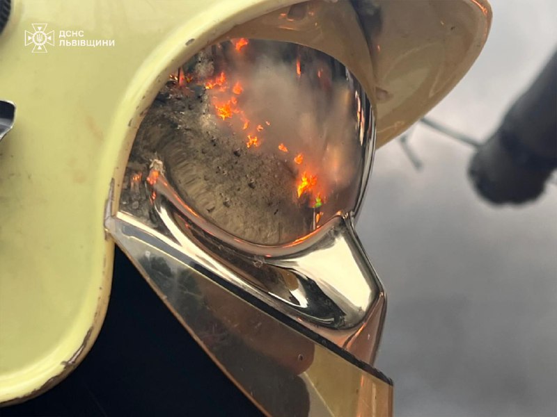 Рятувальники #Львівщини ліквідували наслідки ворожого обстрілу
Нагадаємо: внаслідок ворожого обстрілу... Рятувальники #Львівщини ліквідували наслідки ворожого обстрілу
Нагадаємо: внаслідок ворожого обстрілу...