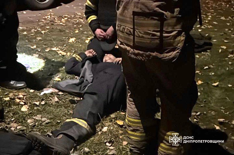 Загинув рятувальник, ще одного поранено: внаслідок російського повторного ракетного удару по Петропавлівській громаді Синельниківського району Загинув рятувальник, ще одного поранено: внаслідок російського повторного ракетного удару по Петропавлівській громаді Синельниківського району