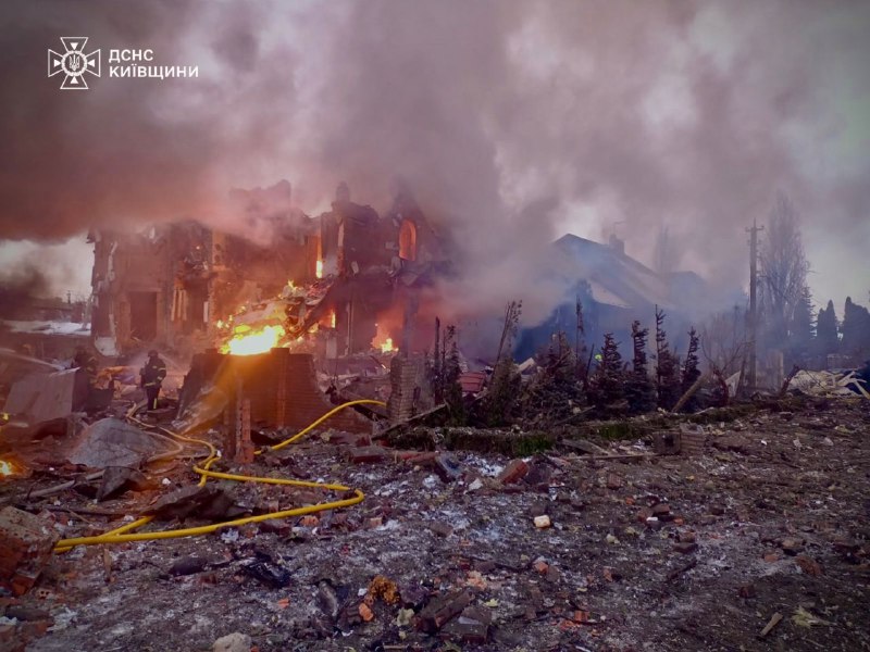 #Київщина: внаслідок російської атаки загинула одна людина, врятовано 8 осіб, серед них — дитина #Київщина: внаслідок російської атаки загинула одна людина, врятовано 8 осіб, серед них — дитина