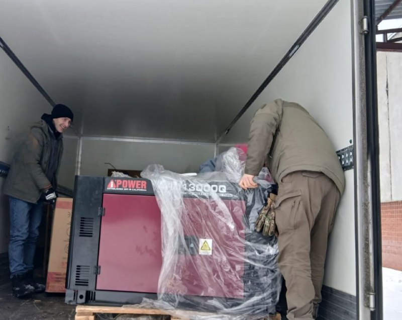 У цей скрутний час Луганщина разом із Київщиною – до Славутича передали п’ять потужних генераторів У цей скрутний час Луганщина разом із Київщиною – до Славутича передали п’ять потужних генераторів