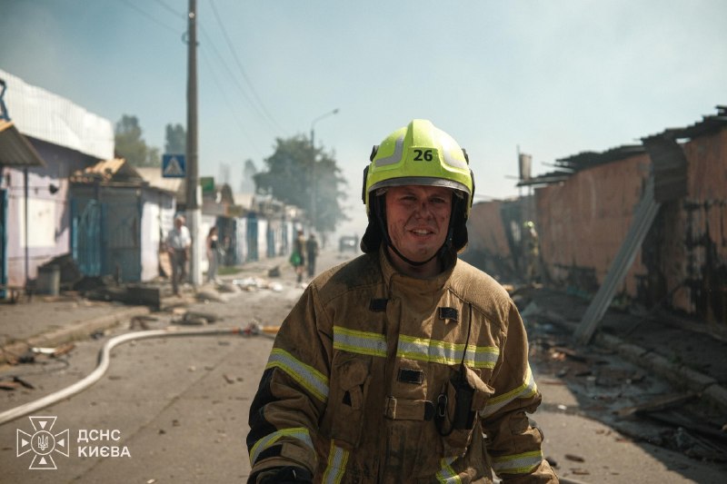 UPD | Київ: в Оболонському районі міста триває ліквідація наслідків російського обстрілу
Пожежі, спричинені атакою, ліквідували ще зранку UPD | Київ: в Оболонському районі міста триває ліквідація наслідків російського обстрілу
Пожежі, спричинені атакою, ліквідували ще зранку