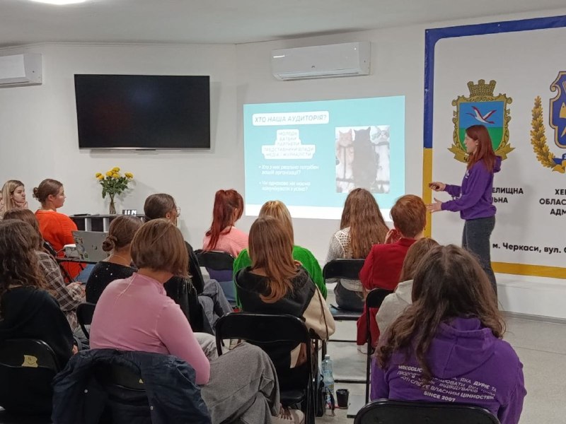 Координаційний центр «Вільні разом» у Черкасах продовжує комплексну підтримку переселенців з Херсонщини. Координаційний центр «Вільні разом» у Черкасах продовжує комплексну підтримку переселенців з Херсонщини.