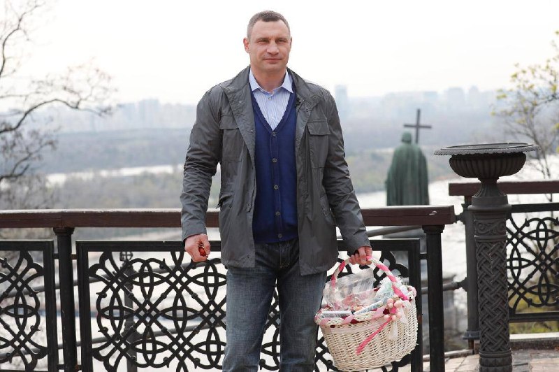 Що тримає й допомагає українцям у їх боротьбі за вільне життя своє та своєї держави? Що тримає й допомагає українцям у їх боротьбі за вільне життя своє та своєї держави?