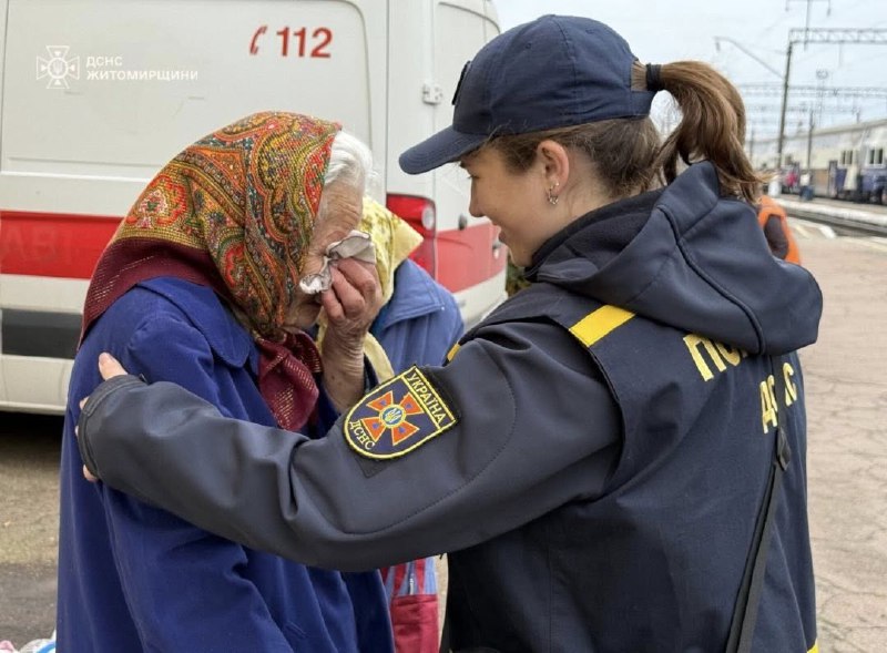 🚆30 літніх людей з інвалідністю, підопічних геріатричного пансіонату, зустріли рятувальники Житомирщини 🚆30 літніх людей з інвалідністю, підопічних геріатричного пансіонату, зустріли рятувальники Житомирщини