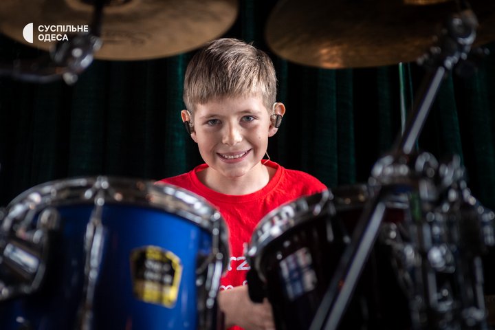 🙂🥁11-річний барабанщик із Маріуполя став зіркою соцмереж
🥺Кирило Кущенко у 2022 році разом із родиною... 🙂🥁11-річний барабанщик із Маріуполя став зіркою соцмереж
🥺Кирило Кущенко у 2022 році разом із родиною...