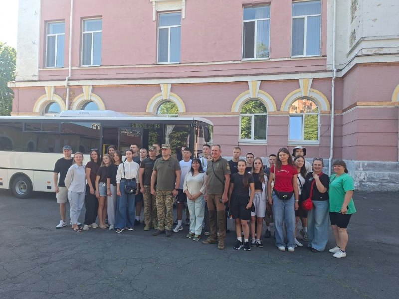 Військові ліцеїсти з Луганщини відвідали Литву для реабілітації
Десять вихованців Луганського обласного... Військові ліцеїсти з Луганщини відвідали Литву для реабілітації
Десять вихованців Луганського обласного...