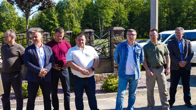 Під час робочої поїздки на Олевщину привітав з прийдешнім професійним святом працівників обласного комунального підприємства «Житомироблагроліс». Під час робочої поїздки на Олевщину привітав з прийдешнім професійним святом працівників обласного комунального підприємства «Житомироблагроліс».