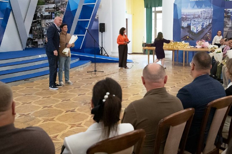 Напередодні Дня медичного працівника привітав столичних медиків з професійним святом та вручив нагороди від столиці. Напередодні Дня медичного працівника привітав столичних медиків з професійним святом та вручив нагороди від столиці.