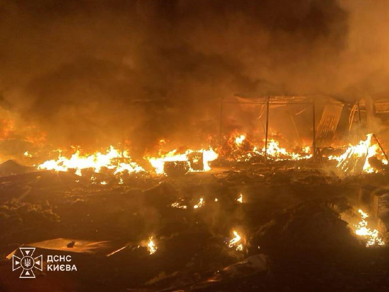 У Києві та області, в багатьох інших регіонах з ночі тривають роботи над ліквідацією наслідків російського удару У Києві та області, в багатьох інших регіонах з ночі тривають роботи над ліквідацією наслідків російського удару