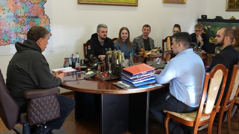 Зустрівся з оновленим складом молодіжної громадської ради при Житомирській обласній військовій адміністрації Зустрівся з оновленим складом молодіжної громадської ради при Житомирській обласній військовій адміністрації