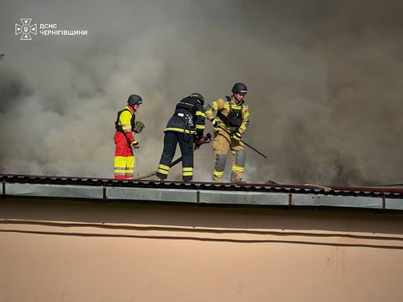 UPD | #Чернігів: рятувальники завершили ліквідацію наслідків російського удару
У місті завершено роботи з ліквідації наслідків обстрілу UPD | #Чернігів: рятувальники завершили ліквідацію наслідків російського удару
У місті завершено роботи з ліквідації наслідків обстрілу