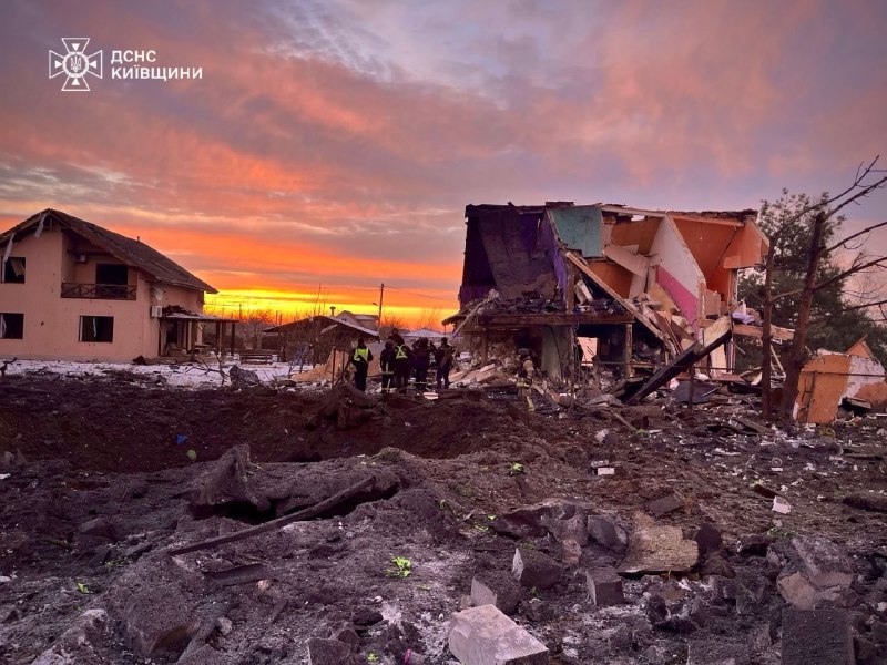 #Київщина: внаслідок російської атаки загинула одна людина, врятовано 8 осіб, серед них — дитина #Київщина: внаслідок російської атаки загинула одна людина, врятовано 8 осіб, серед них — дитина