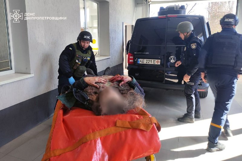 🔴 росіяни обстріляли Дніпропетровщину!
▪️У Нікополі поранені 10 людей, серед них — півторарічна дівчинка та 17-річний хлопець. 🔴 росіяни обстріляли Дніпропетровщину!
▪️У Нікополі поранені 10 людей, серед них — півторарічна дівчинка та 17-річний хлопець.