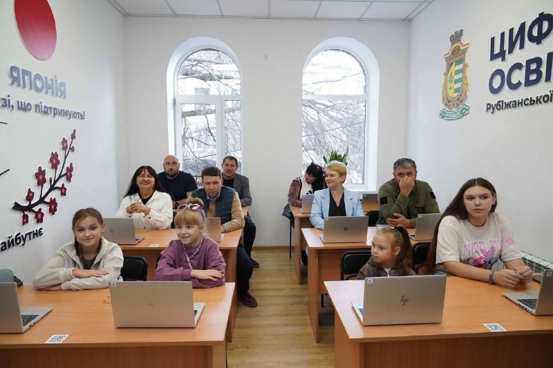 У Дніпрі відкрили освітній простір для дітей з Рубіжанської громади
25 вересня в Дніпрі відкрився Цифровий освітній центр Рубіжанської громади У Дніпрі відкрили освітній простір для дітей з Рубіжанської громади
25 вересня в Дніпрі відкрився Цифровий освітній центр Рубіжанської громади