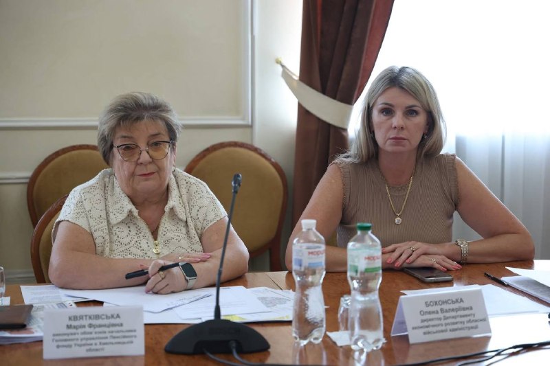 На Хмельниччині триває реалізація ініціативи Президента України «Пакунок школяра» На Хмельниччині триває реалізація ініціативи Президента України «Пакунок школяра»