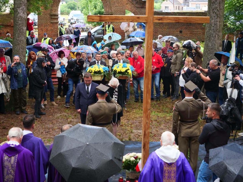 СПІЛЬНА МОЛИТВА - ШЛЯХ ДО ПОРОЗУМІННЯ
11 липня Голова УІНП взяв участь у заходах щодо вшанування жертв трагічних... СПІЛЬНА МОЛИТВА - ШЛЯХ ДО ПОРОЗУМІННЯ
11 липня Голова УІНП взяв участь у заходах щодо вшанування жертв трагічних...