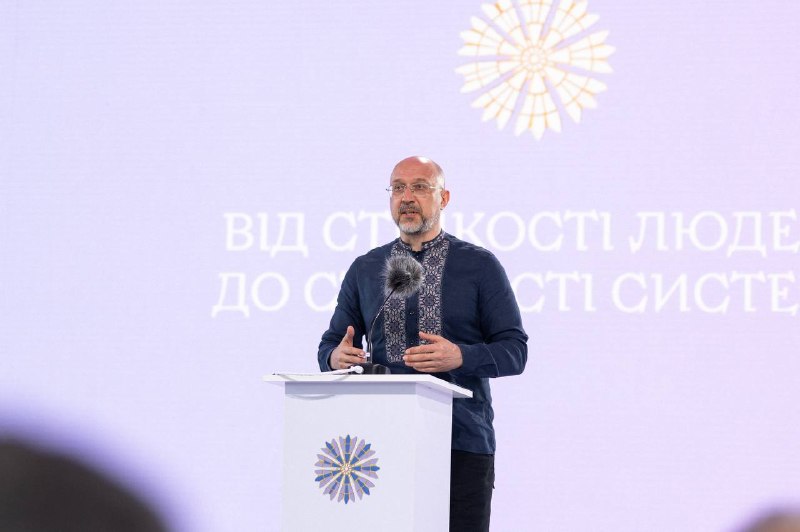 Бути енергетиком сьогодні — означає бути хоробрим. Означає брати на себе величезну відповідальність за людей, громади та за стійкість цілої країни Бути енергетиком сьогодні — означає бути хоробрим. Означає брати на себе величезну відповідальність за людей, громади та за стійкість цілої країни