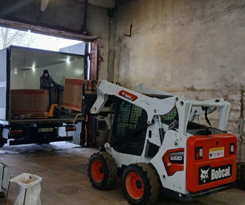 У цей скрутний час Луганщина разом із Київщиною – до Славутича передали п’ять потужних генераторів У цей скрутний час Луганщина разом із Київщиною – до Славутича передали п’ять потужних генераторів