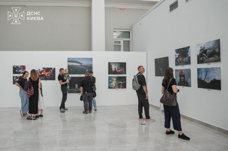🖼 «Рятувати столицю»: у Києві відкрили виставку документальної фотографії про роботу рятувальників під час повномасштабної війни 🖼 «Рятувати столицю»: у Києві відкрили виставку документальної фотографії про роботу рятувальників під час повномасштабної війни