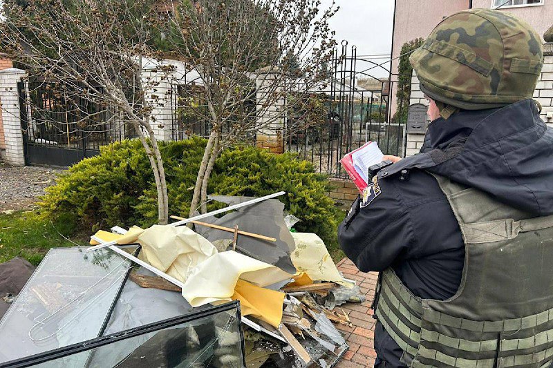 Ніч була важкою.
росія знову била по цивільній інфраструктурі дронами та ракетами. Ніч була важкою.
росія знову била по цивільній інфраструктурі дронами та ракетами.