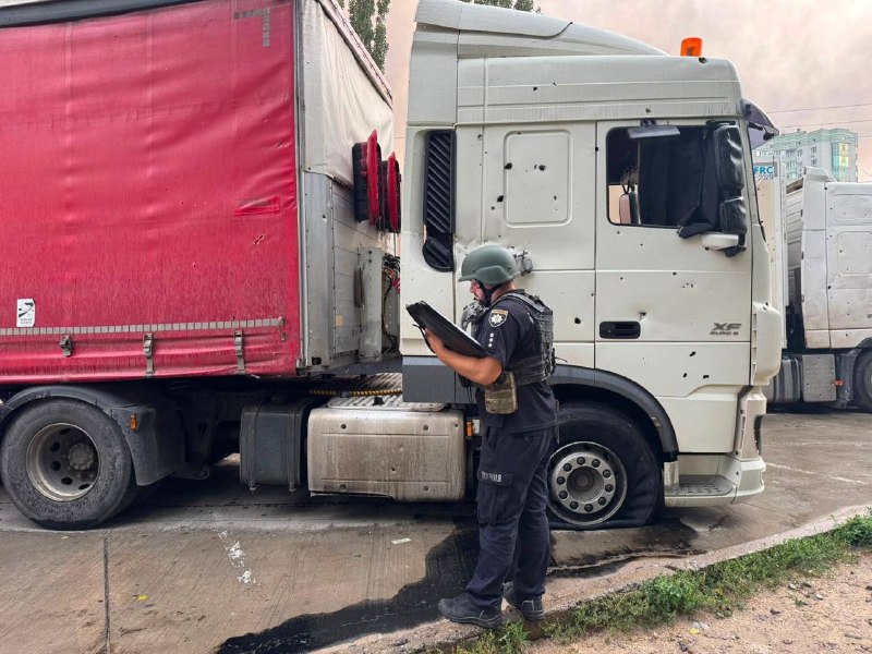 Цієї ночі росіяни ракетами вбили 17 цивільних людей, понад 40 людей постраждали
Знову атакований Київ та Київська область Цієї ночі росіяни ракетами вбили 17 цивільних людей, понад 40 людей постраждали
Знову атакований Київ та Київська область