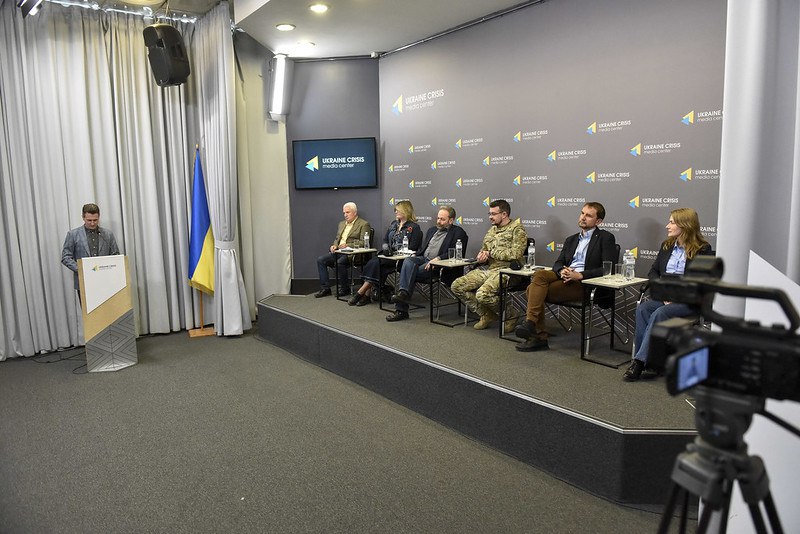 До 80-річчя перемоги над нацизмом історики й історикині поділилися думками про роль памʼяті про Другу світову війну в сучасній Україні. До 80-річчя перемоги над нацизмом історики й історикині поділилися думками про роль памʼяті про Другу світову війну в сучасній Україні.