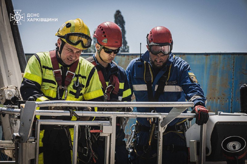 👩🚒Київські рятувальники повернулися додому після надскладної місії: майже шість днів вони працювали на Харківщині 👩🚒Київські рятувальники повернулися додому після надскладної місії: майже шість днів вони працювали на Харківщині