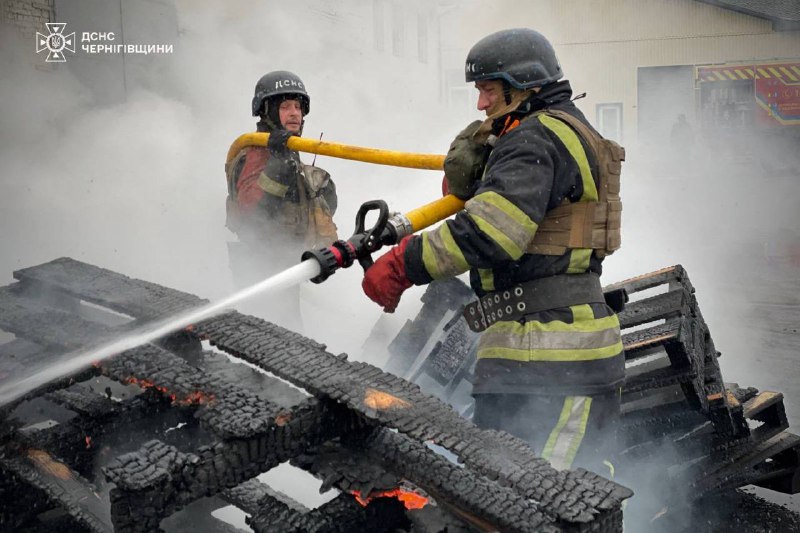 Усю ніч Чернігівщина була під атакою ворога. За минулу добу 39 обстрілів. 70 вибухів Усю ніч Чернігівщина була під атакою ворога. За минулу добу 39 обстрілів. 70 вибухів