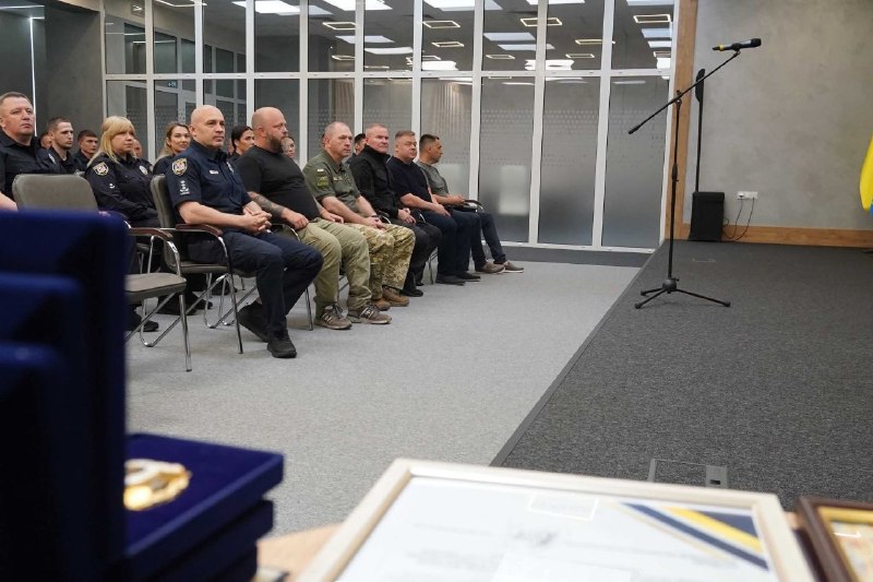 Поліцейських Луганщини привітали з професійним святом, відзначивши державними й відомчими нагородами Поліцейських Луганщини привітали з професійним святом, відзначивши державними й відомчими нагородами
