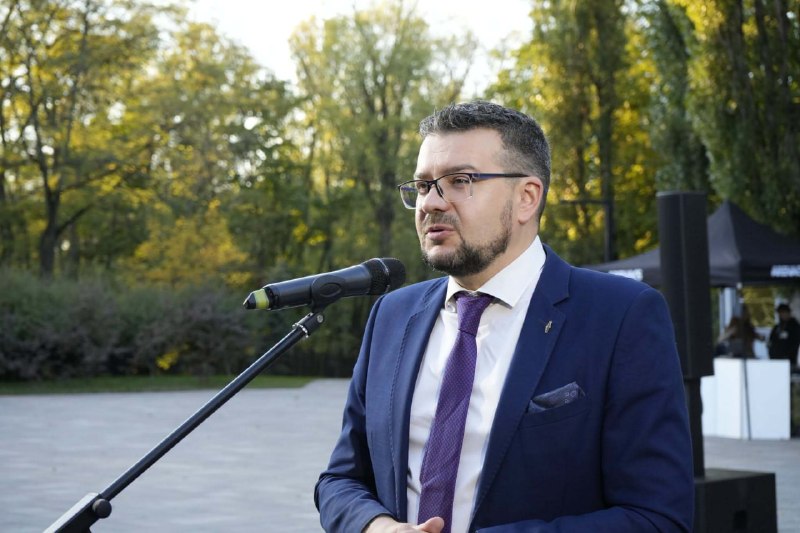 У БАБИНОМУ ЯРУ ВШАНУВАЛИ ЖЕРТВ МАСОВИХ РОЗСТРІЛІВ
У 85-ті роковини від початку масових розстрілів У БАБИНОМУ ЯРУ ВШАНУВАЛИ ЖЕРТВ МАСОВИХ РОЗСТРІЛІВ
У 85-ті роковини від початку масових розстрілів