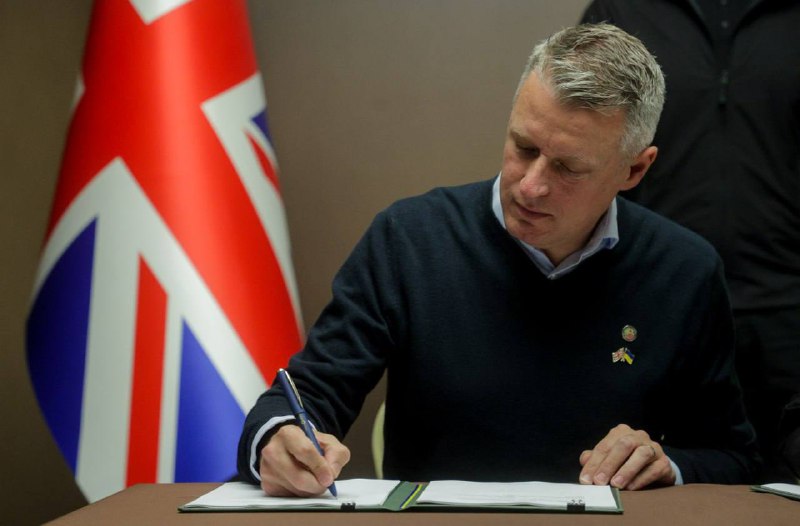 🇺🇦🇬🇧 Україна та Велика Британія розширюють оборонне партнерство.
На полях Міжнародного форуму оборонних... 🇺🇦🇬🇧 Україна та Велика Британія розширюють оборонне партнерство.
На полях Міжнародного форуму оборонних...