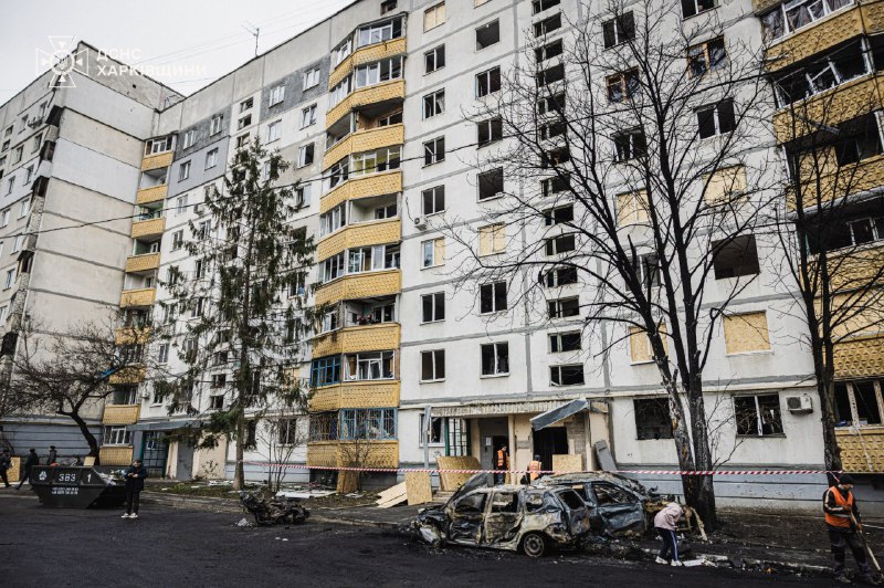 📍У Харкові рятувальники проводили аварійно-відновлювальні роботи після російських обстрілів в Основ’янському та Слобідському районах 📍У Харкові рятувальники проводили аварійно-відновлювальні роботи після російських обстрілів в Основ’янському та Слобідському районах