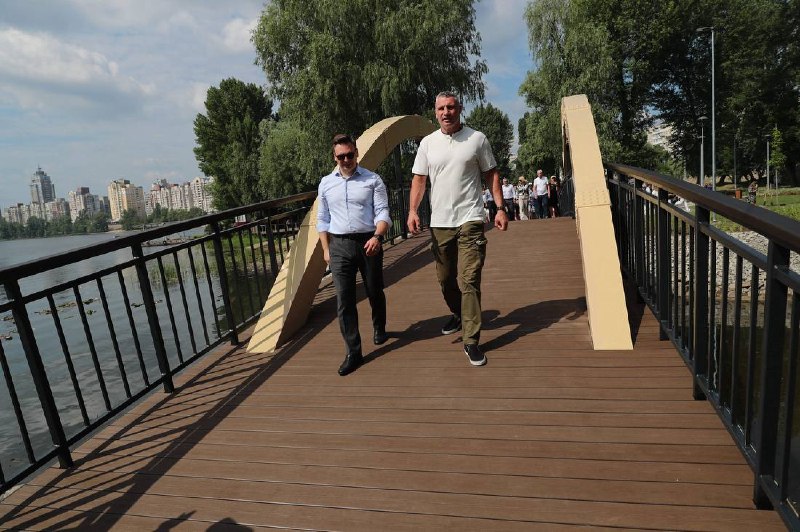 У столиці створили новий простір для прогулянок і відпочинку киян та гостей міста. У столиці створили новий простір для прогулянок і відпочинку киян та гостей міста.