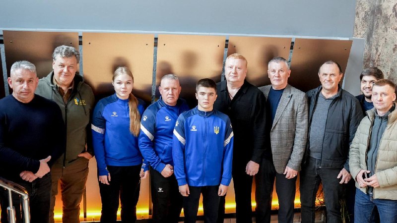 Привітали наших спортсменів із високими досягненнями та вручили посвідчення Майстрів спорту України з боксу Привітали наших спортсменів із високими досягненнями та вручили посвідчення Майстрів спорту України з боксу