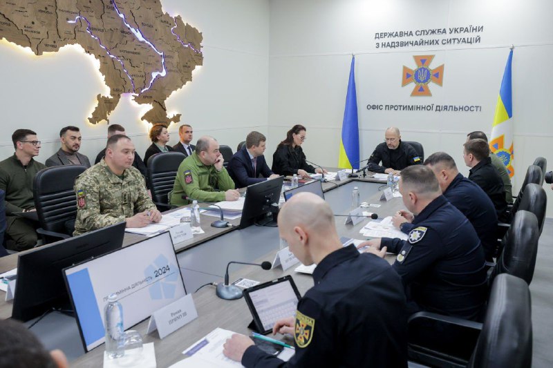 З першого року повномасштабної війни площа потенційно замінованих земель України зменшилась із 174 тис З першого року повномасштабної війни площа потенційно замінованих земель України зменшилась із 174 тис