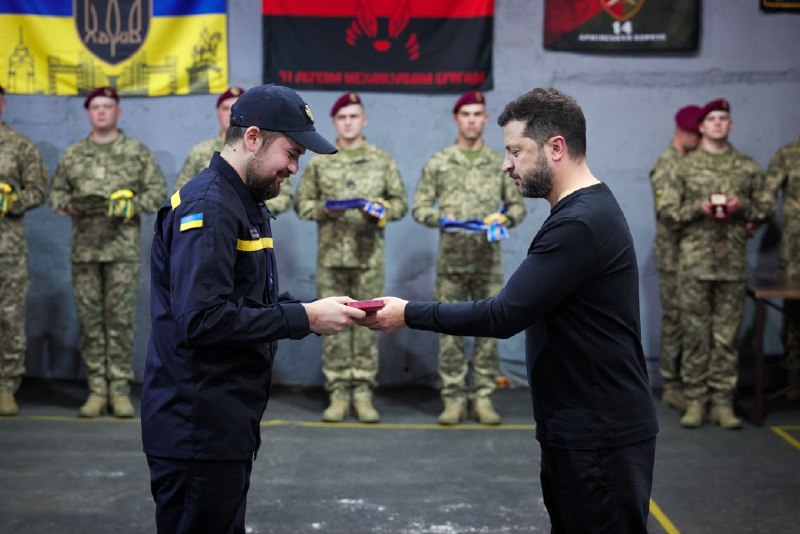 Президент України Володимир Зеленський відзначив рятувальника ДСНС державною нагородою з нагоди Дня захисників і захисниць України 🇺🇦 Президент України Володимир Зеленський відзначив рятувальника ДСНС державною нагородою з нагоди Дня захисників і захисниць України 🇺🇦