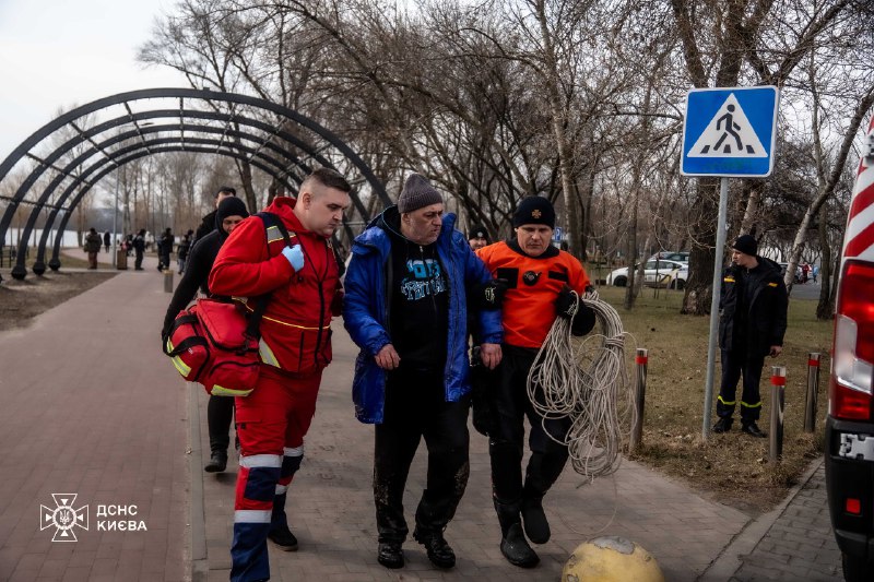 ❗Дві історії порятунку на льоду
👉На Житомирщині 66-річний чоловік спробував перейти р.Унава, але тонкий лід під ним проламався ❗Дві історії порятунку на льоду
👉На Житомирщині 66-річний чоловік спробував перейти р.Унава, але тонкий лід під ним проламався