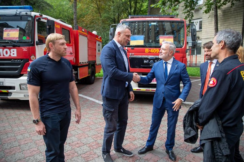 Зустрівся у столичній мерії з мером міста-побратима Києва – Барселони Жауме Коллбоні та делегацією іспанського міста. Зустрівся у столичній мерії з мером міста-побратима Києва – Барселони Жауме Коллбоні та делегацією іспанського міста.