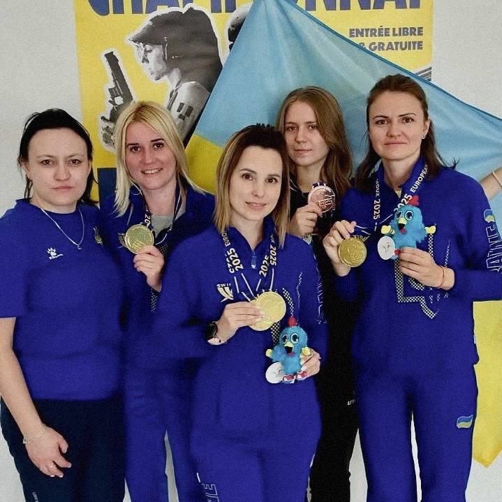 #знай_наших
Стрільчиня з Чернігівщини Галина Авраменко успішно виступає у Франції на чемпіонаті Європи зі стрільби з малокаліберної зброї. #знай_наших
Стрільчиня з Чернігівщини Галина Авраменко успішно виступає у Франції на чемпіонаті Європи зі стрільби з малокаліберної зброї.