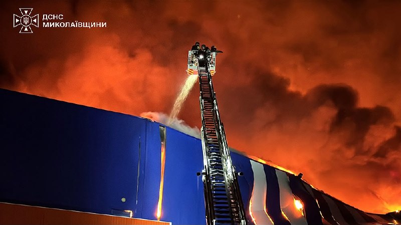 Цієї ночі в Кам’янському на Дніпровщині росіяни вдарили по цивільному підприємству Цієї ночі в Кам’янському на Дніпровщині росіяни вдарили по цивільному підприємству