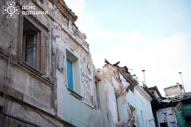 Цієї ночі ворог завдав болючих ударів по українській енергетиці. Без електропостачання зараз понад мільйон абонентів Цієї ночі ворог завдав болючих ударів по українській енергетиці. Без електропостачання зараз понад мільйон абонентів