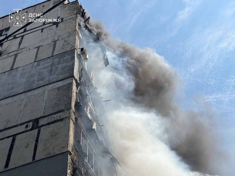 У Запоріжжі триває рятувальна операція на місцях російських ударів авіабомбами У Запоріжжі триває рятувальна операція на місцях російських ударів авіабомбами