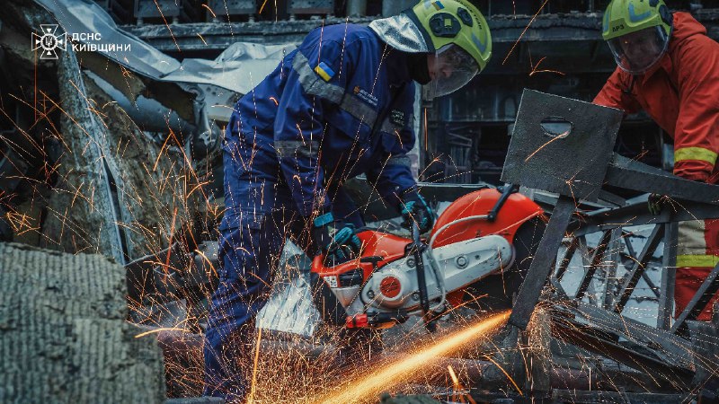 ▪️Після чергових російських атак на об’єкти інфраструктури Київщини до ліквідації наслідків залучений особовий... ▪️Після чергових російських атак на об’єкти інфраструктури Київщини до ліквідації наслідків залучений особовий...