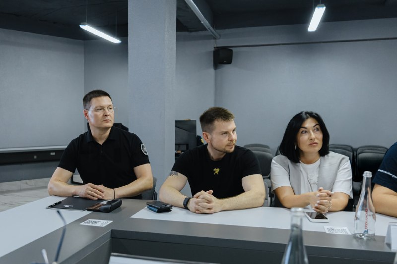 Під час перебування на Харківщині провів нараду щодо безпекових питань Під час перебування на Харківщині провів нараду щодо безпекових питань